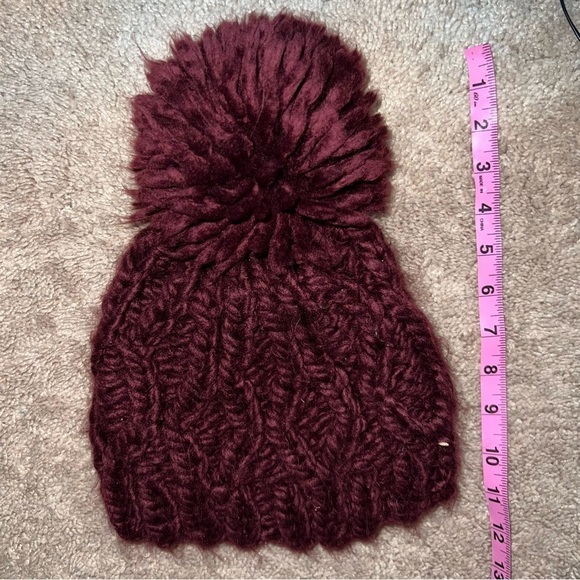 Hollister Women’s Maroon Cable Knit Pom Beanie - Picture 3 of 6